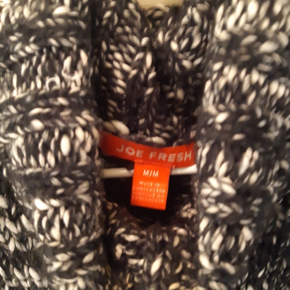 Black and white knit turtleneck - Picture 2 of 2